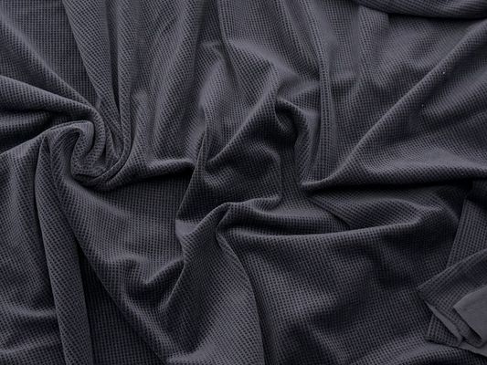 Mikro elastyczny aksamitny poliester. Idealny na sukienki.